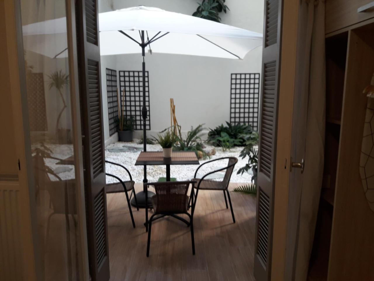 Studio Posh With Garden In Kolonaki Apartment Athens Ngoại thất bức ảnh